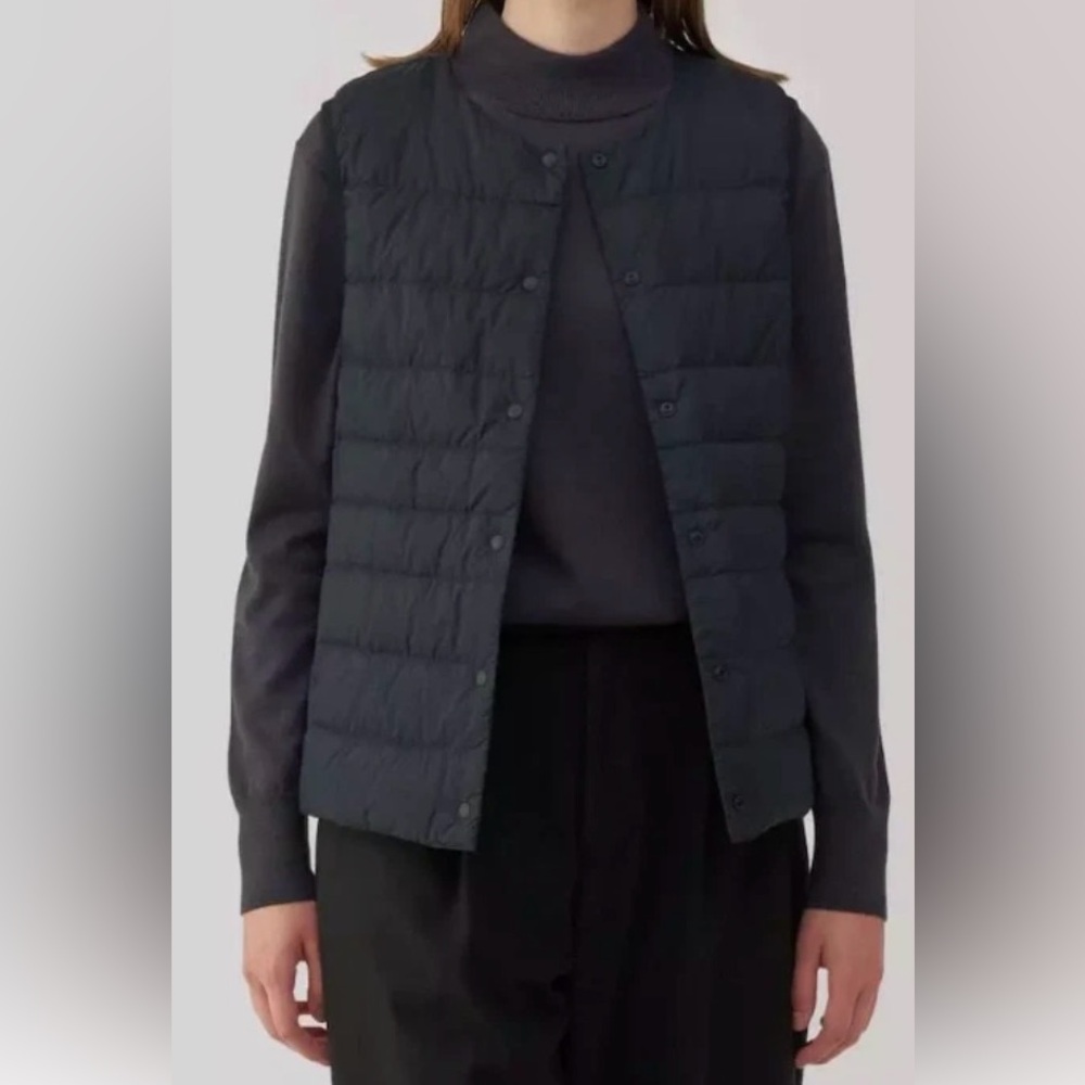 MUJI Collarless Down Vest Packable Lightweight Anti-Static Snap